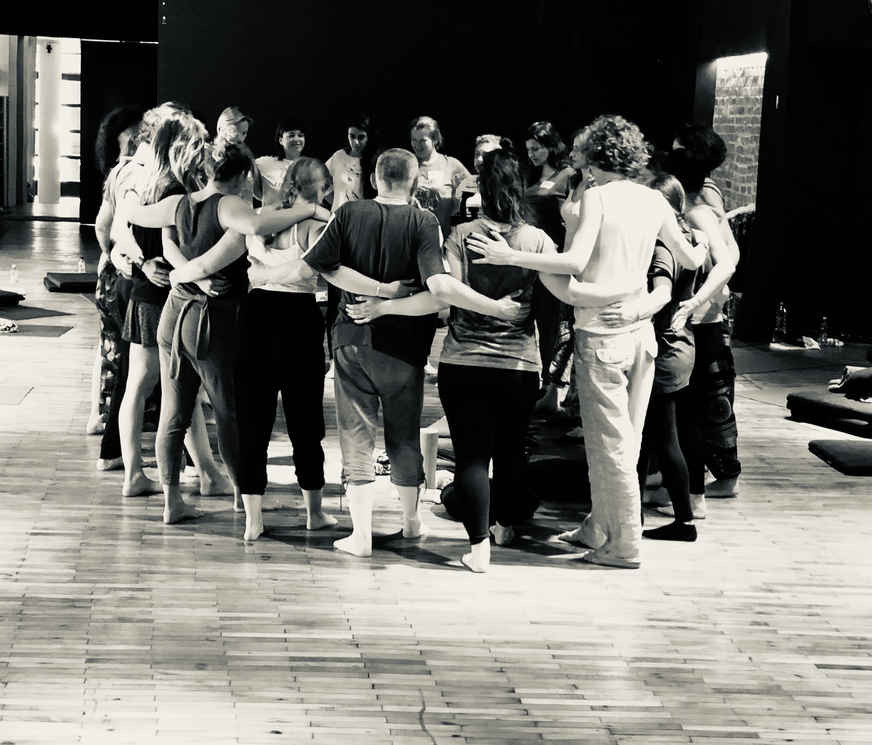Grup TRE® România în cerc, la un workshop