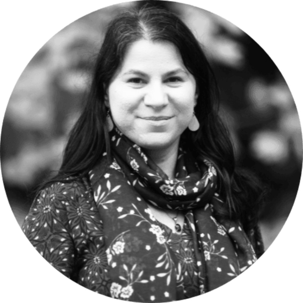 Portret Alina Mustață, Coordonator Proiecte